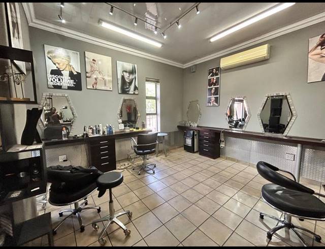 6 BEDROOM HOUSE FOR SALE IN SPRINGS CENTRAL